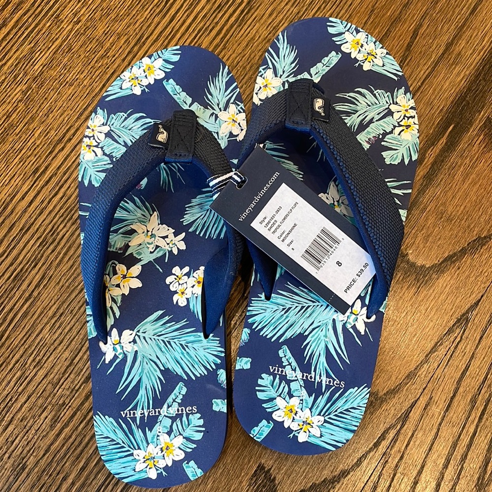NWT Men’s Vineyard Vines flip flops